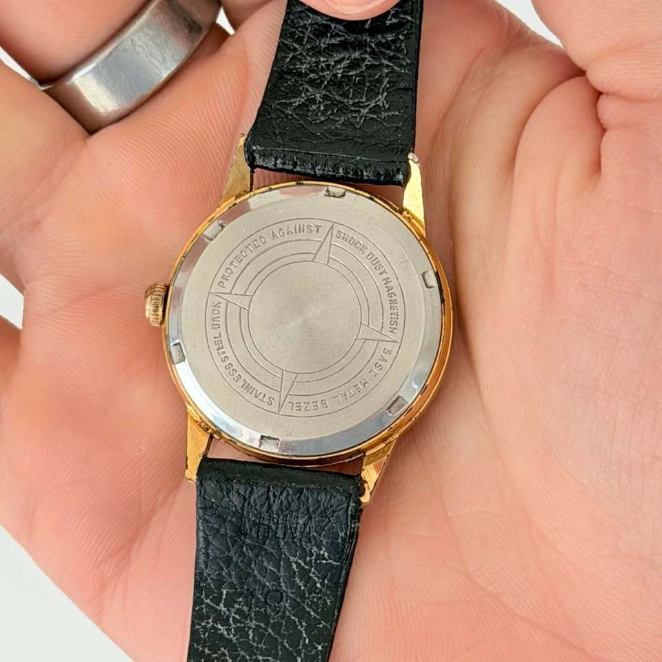Vintage Unichron Watch – 17 Jewels, Gold Tone