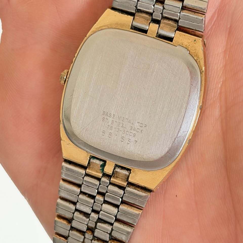 Seiko Vintage Quartz Day Date Watch TV Case Gold Tone