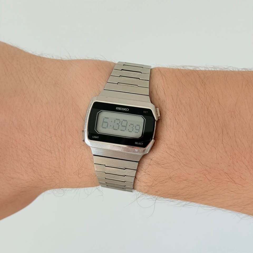 Vintage Rate Seiko D031 Dot Matrix LCD Digital Watch – 1980, Working