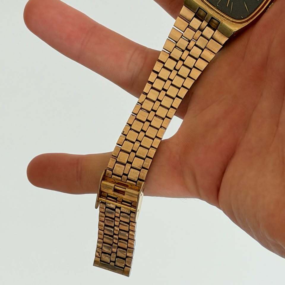 Seiko Vintage Quartz Day Date Watch TV Case Gold Tone